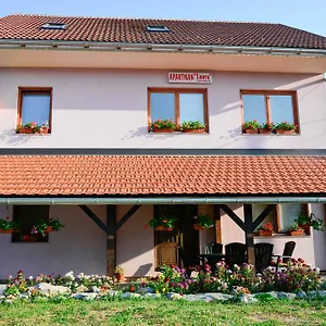 Laura , Gračac Croatie