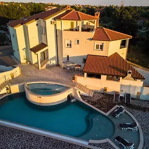 Amela , Pula Croatie